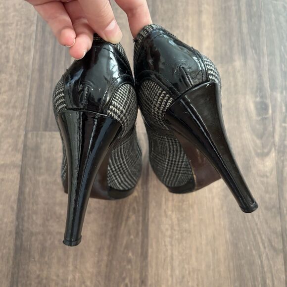 Stuart Weitzman Marianne Women's Size 8.5M US Black Wool Plaid Harness Pumps - Picture 5 of 9